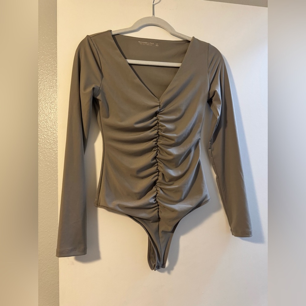 Abercrombie & Fitch Ruched Long Sleeve Bodysuit